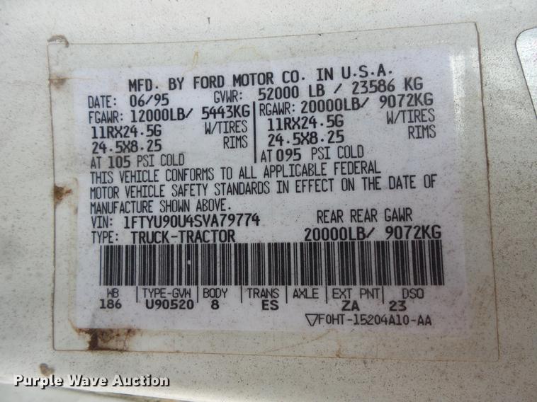 image for item DW9527 1995 Ford LT9000 semi truck