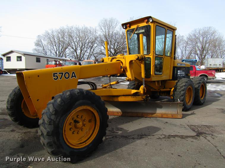 image for item DW9532 1975 John Deere 570A motor grader