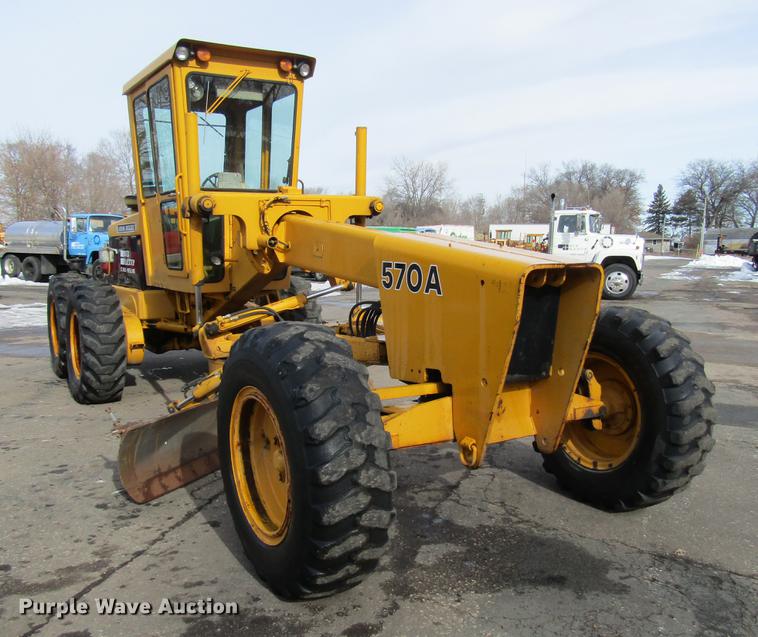 image for item DW9532 1975 John Deere 570A motor grader