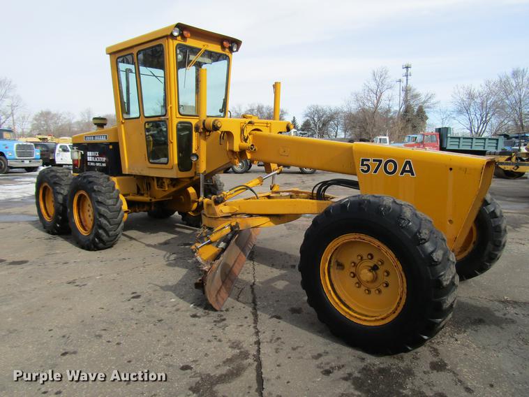 image for item DW9532 1975 John Deere 570A motor grader