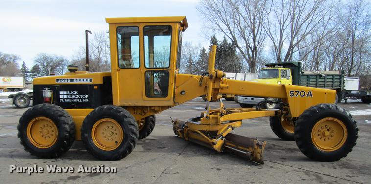 image for item DW9532 1975 John Deere 570A motor grader