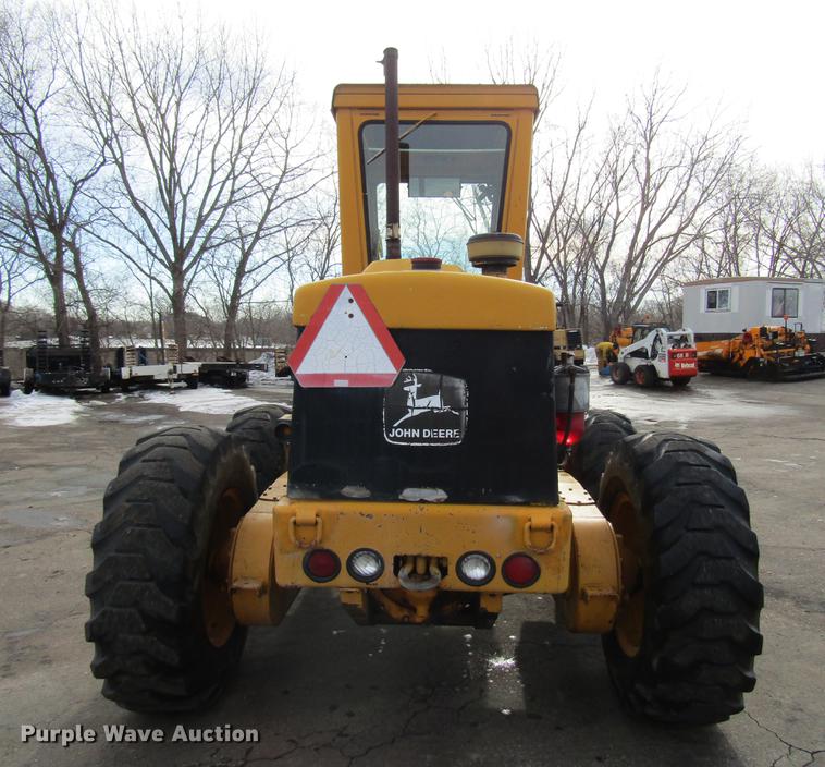 image for item DW9532 1975 John Deere 570A motor grader