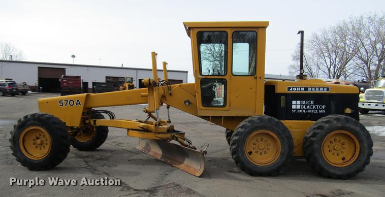 image for item DW9532 1975 John Deere 570A motor grader