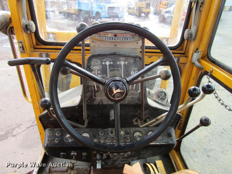 image for item DW9532 1975 John Deere 570A motor grader