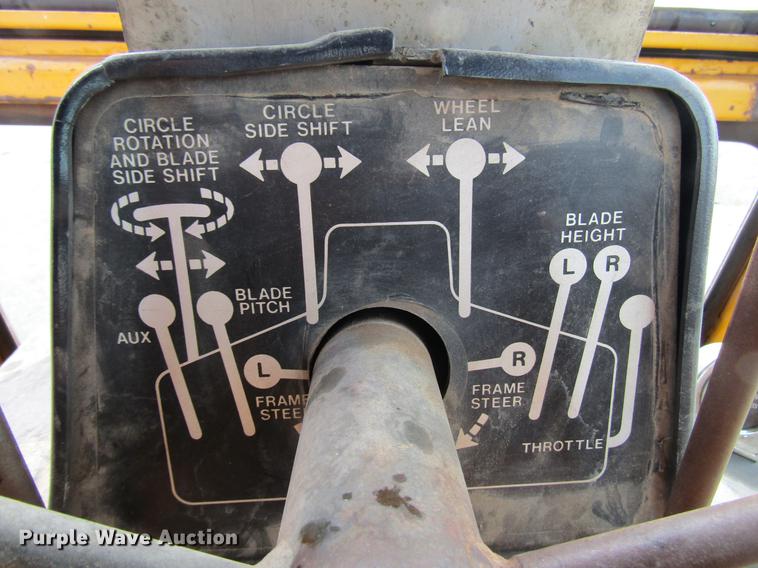 image for item DW9532 1975 John Deere 570A motor grader