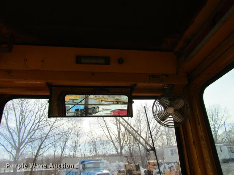 image for item DW9532 1975 John Deere 570A motor grader