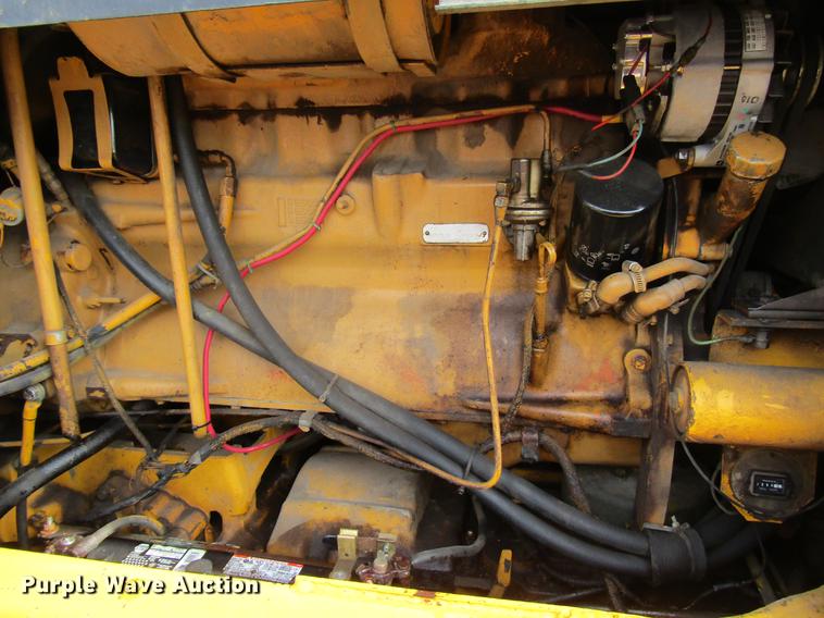 image for item DW9532 1975 John Deere 570A motor grader