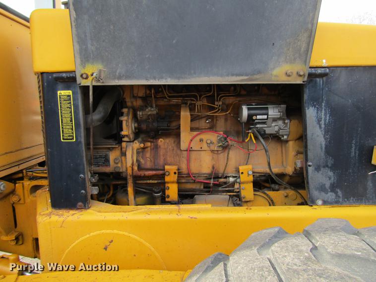 image for item DW9532 1975 John Deere 570A motor grader