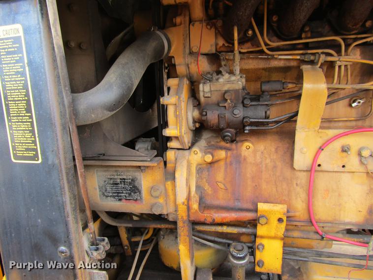 image for item DW9532 1975 John Deere 570A motor grader