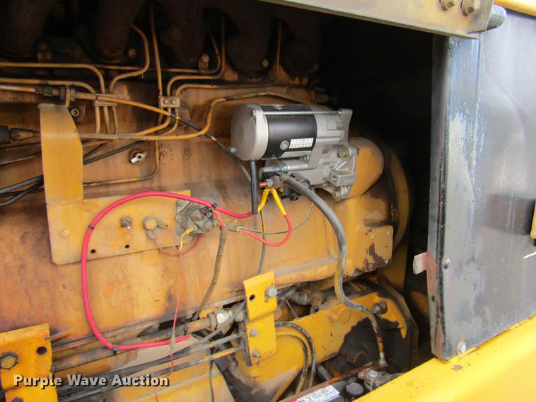 image for item DW9532 1975 John Deere 570A motor grader