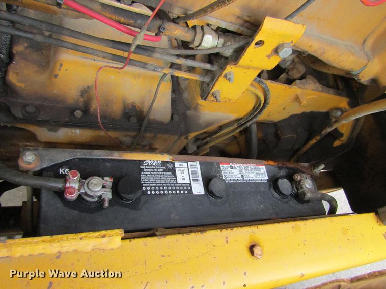 image for item DW9532 1975 John Deere 570A motor grader