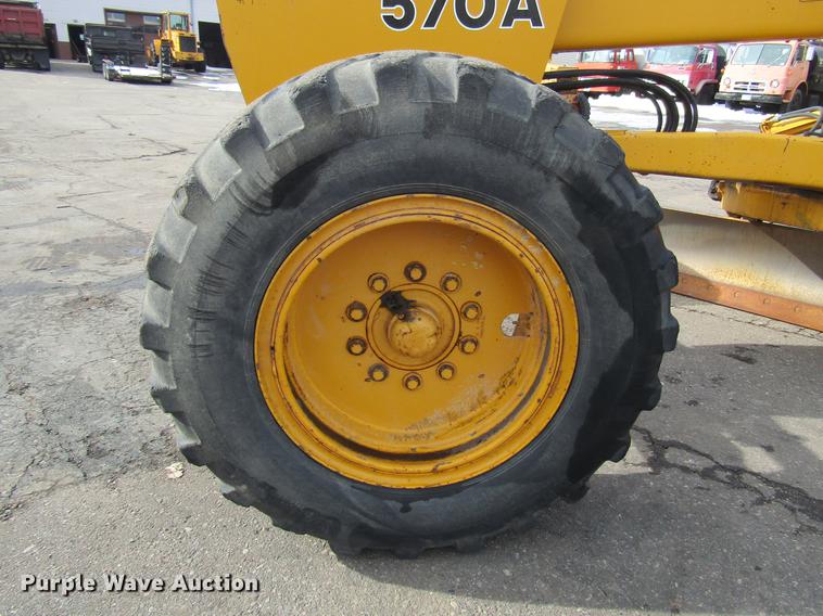image for item DW9532 1975 John Deere 570A motor grader