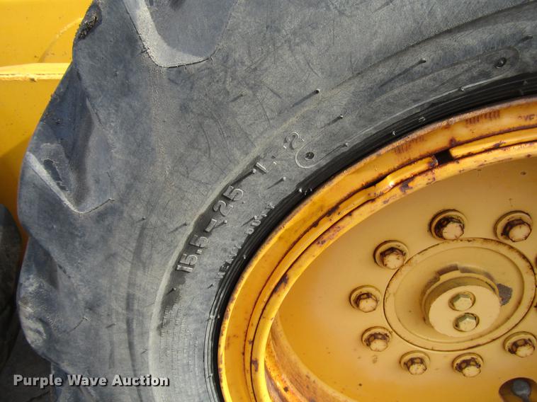 image for item DW9532 1975 John Deere 570A motor grader