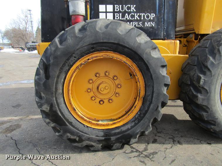 image for item DW9532 1975 John Deere 570A motor grader