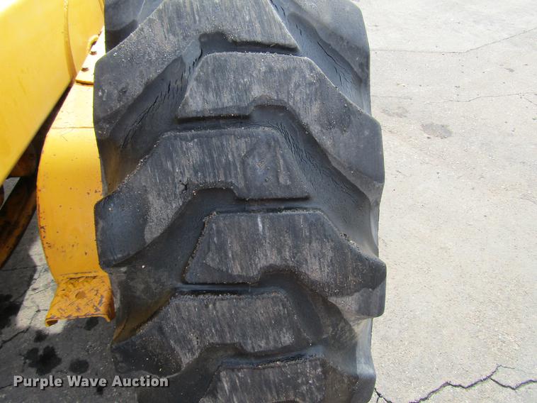 image for item DW9532 1975 John Deere 570A motor grader