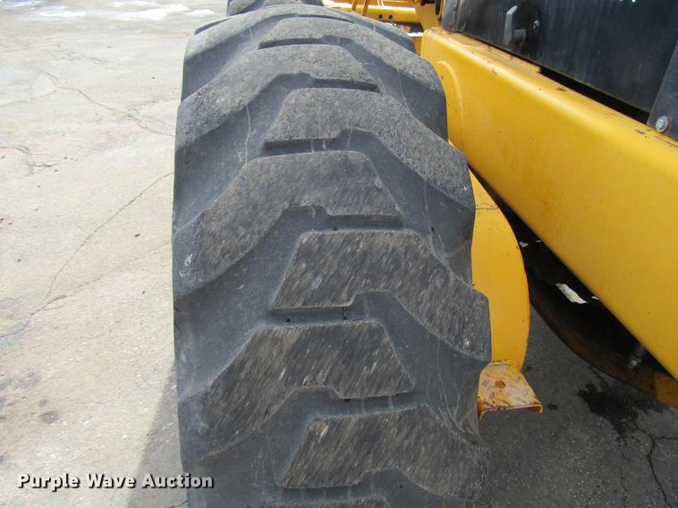 image for item DW9532 1975 John Deere 570A motor grader