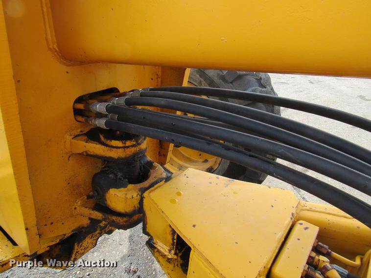 image for item DW9532 1975 John Deere 570A motor grader