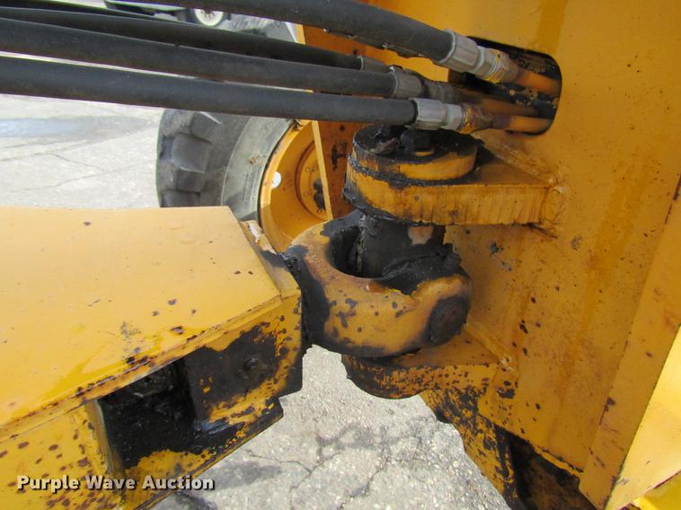 image for item DW9532 1975 John Deere 570A motor grader