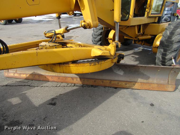 image for item DW9532 1975 John Deere 570A motor grader