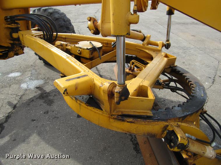 image for item DW9532 1975 John Deere 570A motor grader