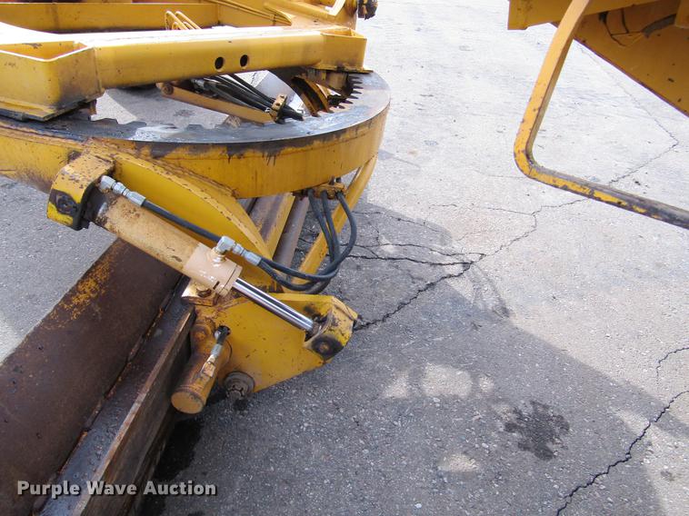 image for item DW9532 1975 John Deere 570A motor grader