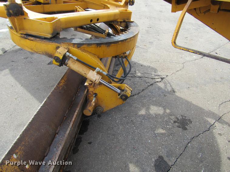 image for item DW9532 1975 John Deere 570A motor grader