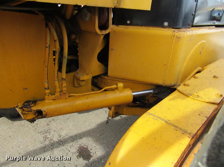 image for item DW9532 1975 John Deere 570A motor grader