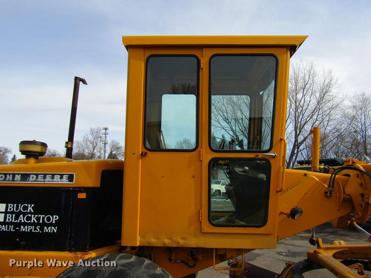 image for item DW9532 1975 John Deere 570A motor grader