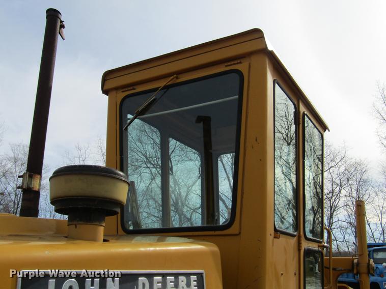 image for item DW9532 1975 John Deere 570A motor grader