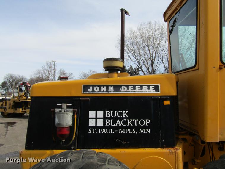 image for item DW9532 1975 John Deere 570A motor grader