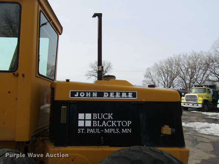 image for item DW9532 1975 John Deere 570A motor grader