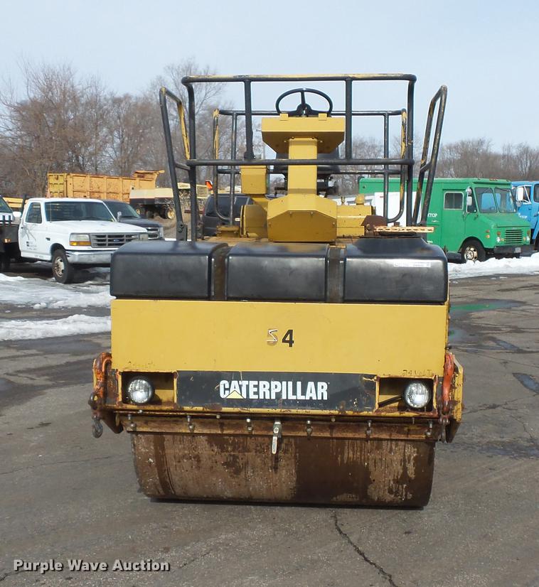 image for item DW9533 1991 Caterpillar CB-434 double drum vibratory roller