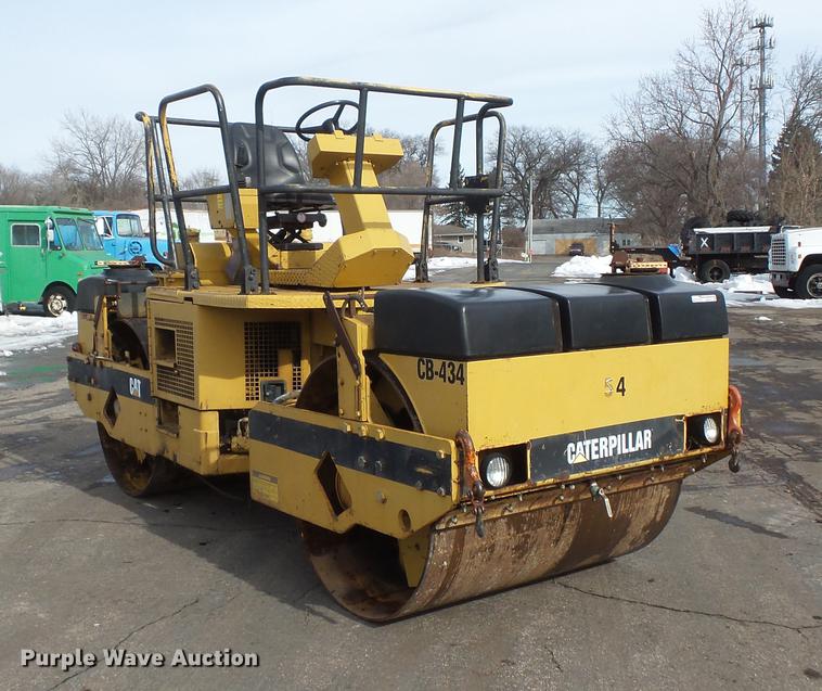 image for item DW9533 1991 Caterpillar CB-434 double drum vibratory roller
