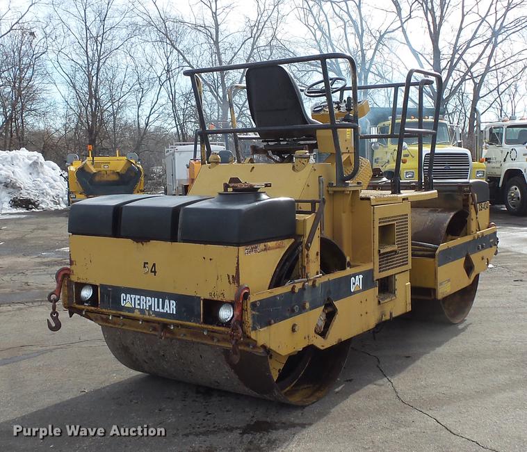 image for item DW9533 1991 Caterpillar CB-434 double drum vibratory roller