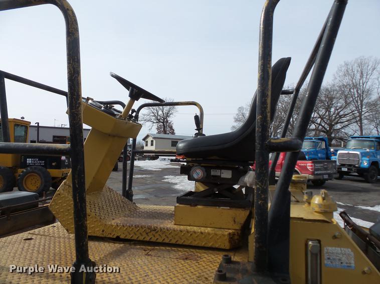 image for item DW9533 1991 Caterpillar CB-434 double drum vibratory roller