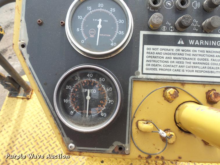 image for item DW9533 1991 Caterpillar CB-434 double drum vibratory roller