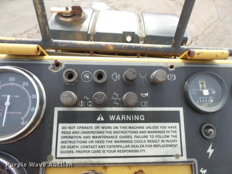 image for item DW9533 1991 Caterpillar CB-434 double drum vibratory roller