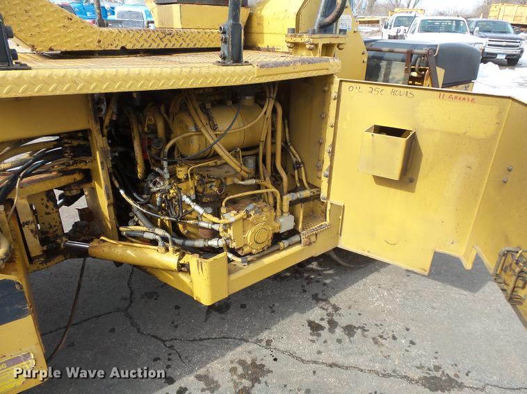 image for item DW9533 1991 Caterpillar CB-434 double drum vibratory roller