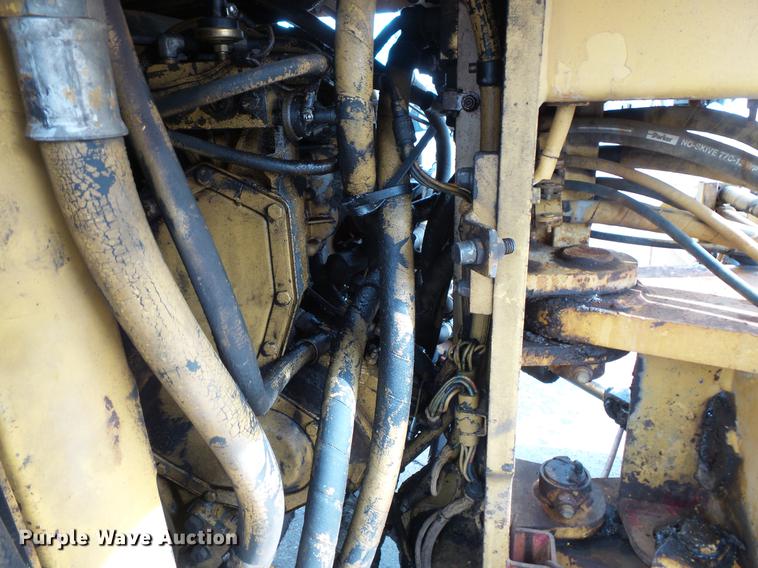 image for item DW9533 1991 Caterpillar CB-434 double drum vibratory roller