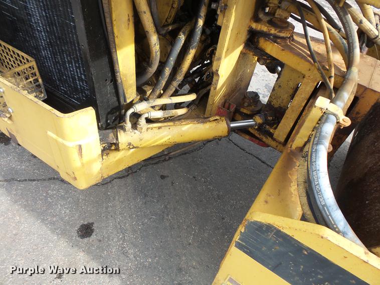 image for item DW9533 1991 Caterpillar CB-434 double drum vibratory roller