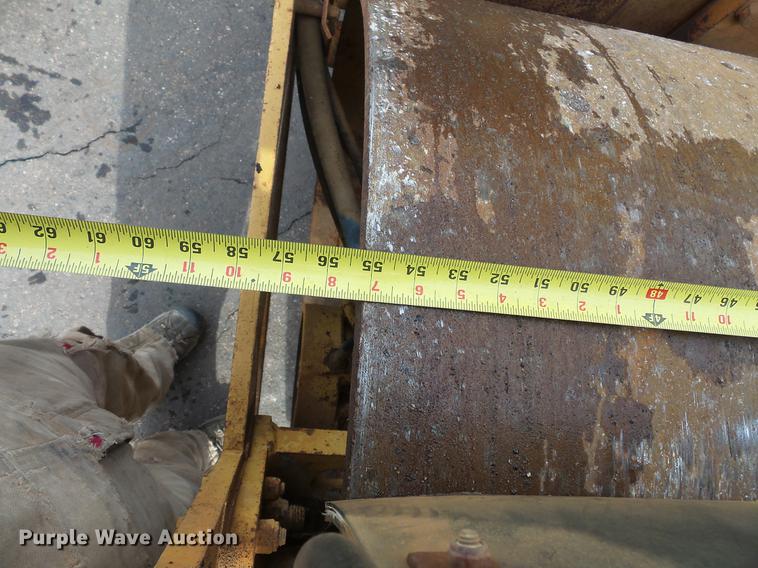 image for item DW9533 1991 Caterpillar CB-434 double drum vibratory roller