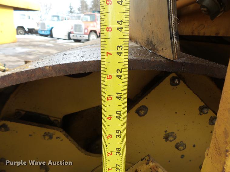 image for item DW9533 1991 Caterpillar CB-434 double drum vibratory roller