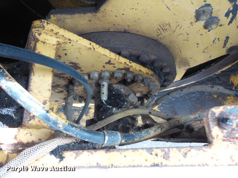 image for item DW9533 1991 Caterpillar CB-434 double drum vibratory roller