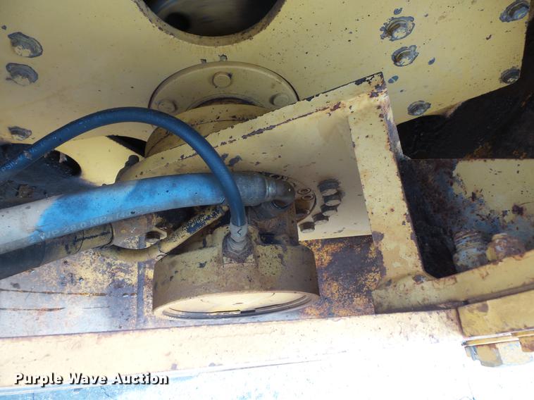 image for item DW9533 1991 Caterpillar CB-434 double drum vibratory roller