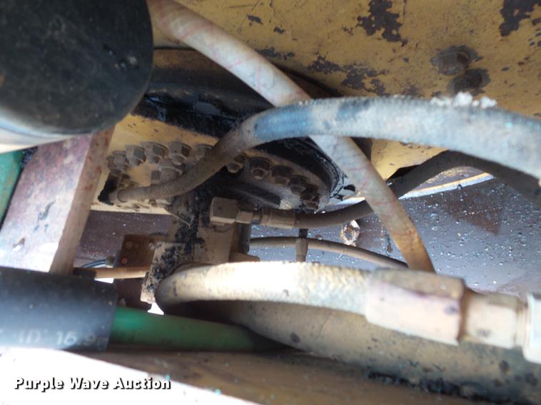 image for item DW9533 1991 Caterpillar CB-434 double drum vibratory roller