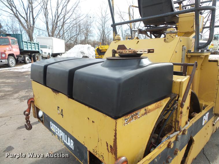 image for item DW9533 1991 Caterpillar CB-434 double drum vibratory roller