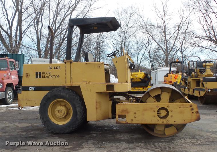 image for item DW9534 1992 Caterpillar CS-433B single vibratory drum roller