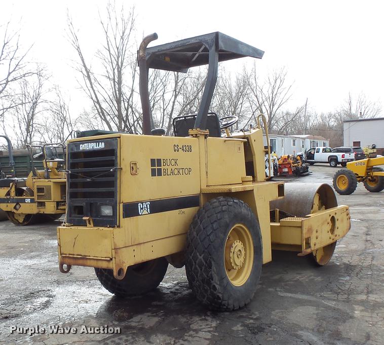 image for item DW9534 1992 Caterpillar CS-433B single vibratory drum roller