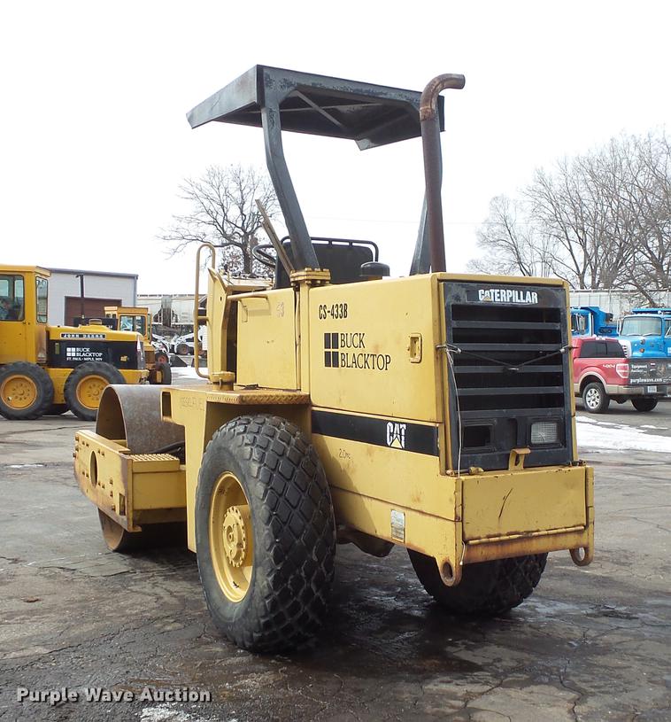 image for item DW9534 1992 Caterpillar CS-433B single vibratory drum roller