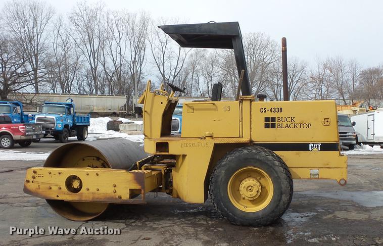image for item DW9534 1992 Caterpillar CS-433B single vibratory drum roller